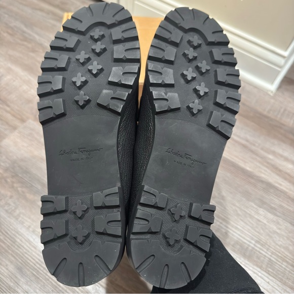 Salvatore Ferragamo Rolo Gancini Logo Embellished Textured Pebble Leather Loafer - Picture 13 of 14